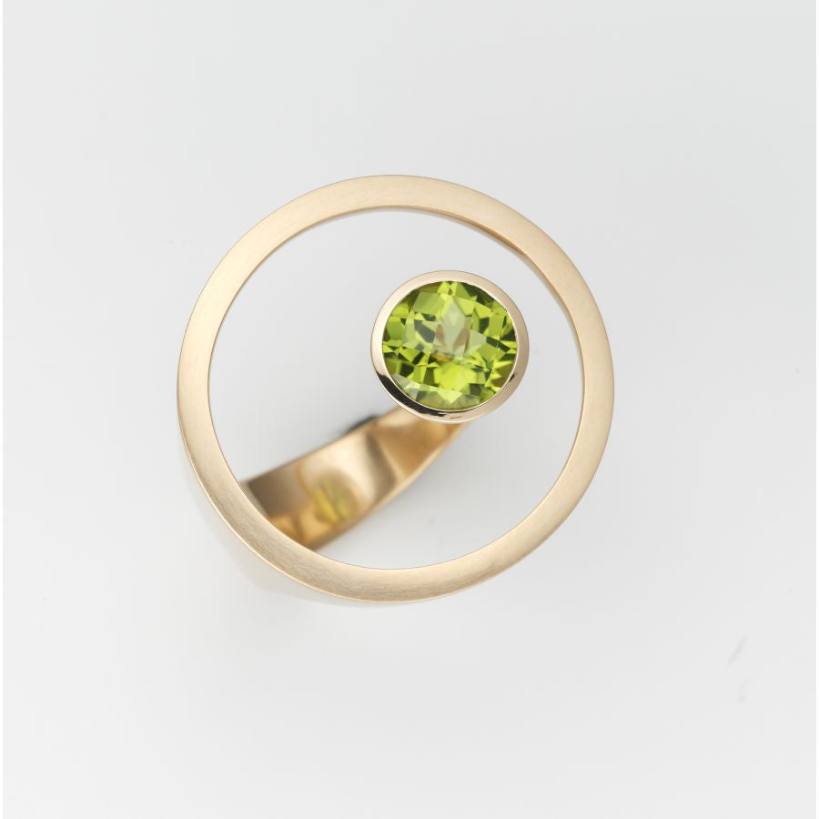 Schatzinsel mit Peridot - außergewöhnlicher Damenring - Angela Hübel